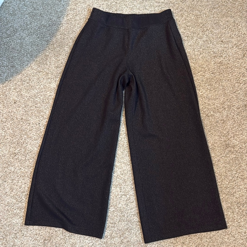 Spanx Air Essentials Wide Leg pants 
Silver shimmer